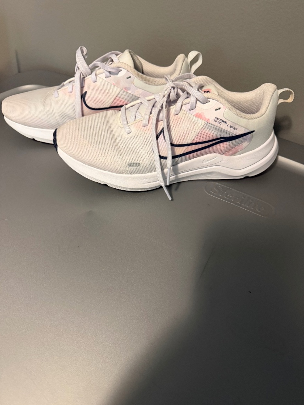 Nike Women's downshifted 12 premium in floral watercolor size 9